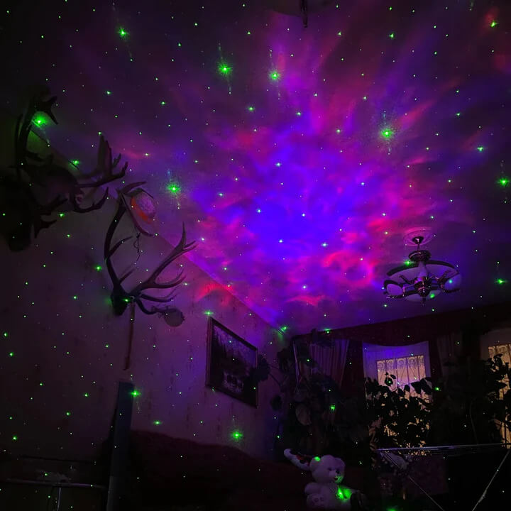 projection de lumière colorée avec l'astronaute projecteur