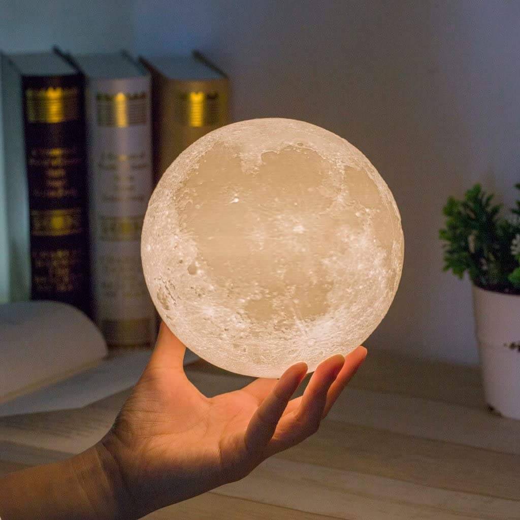 Veilleuse lune en relief 3D qui émet de la couleur
