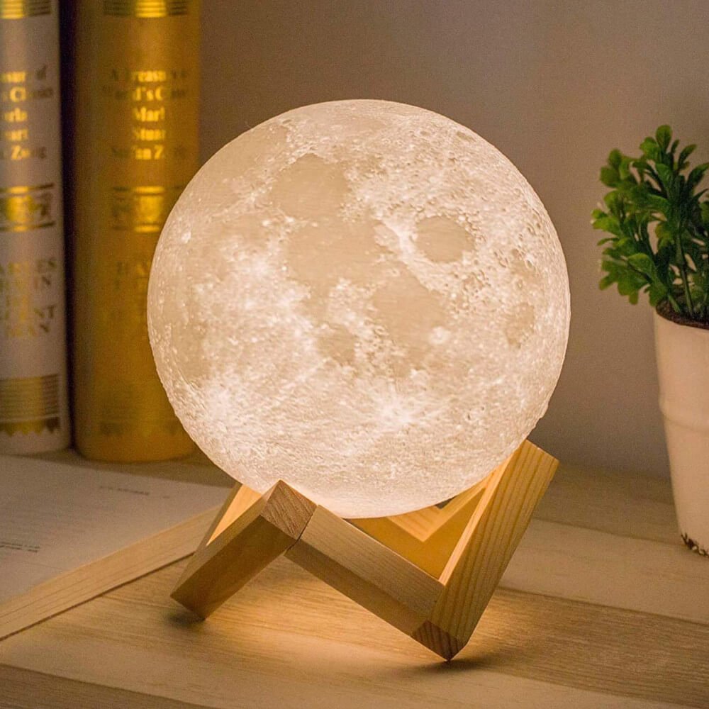 lampe lune imprimée en 3D qui change de la lumière colorée