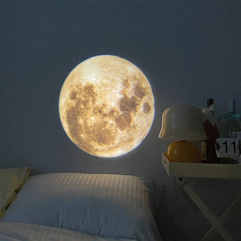 Une grande lune de lumière projetée sur le mur de la chambre